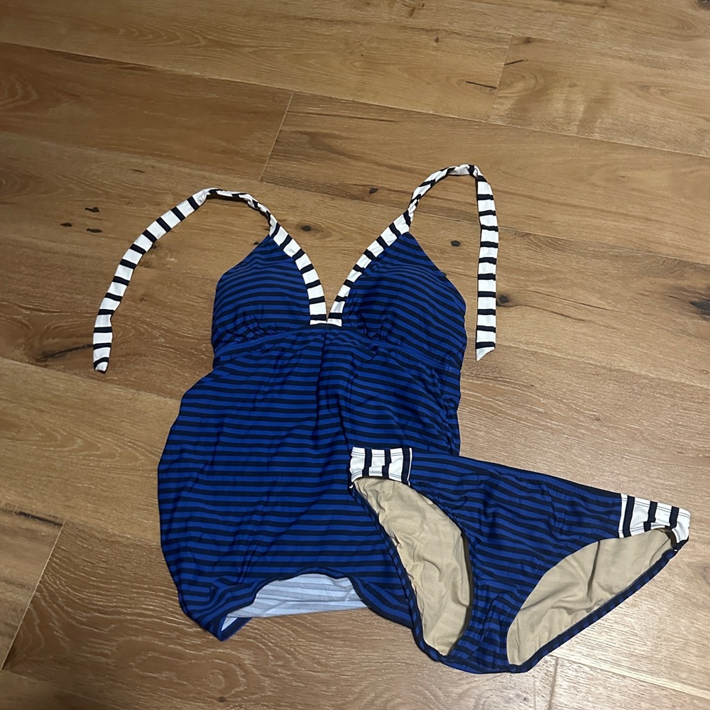 NWT A Pea in the Pod Maternity two piece bathing suit.